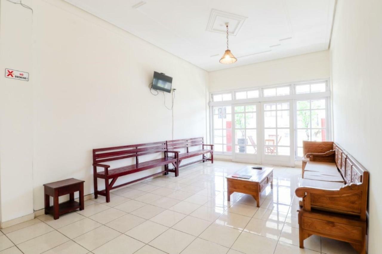 Palmyra Hostel Malang Zewnętrze zdjęcie