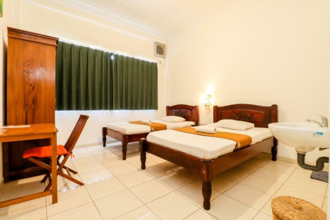 Palmyra Hostel Malang Zewnętrze zdjęcie