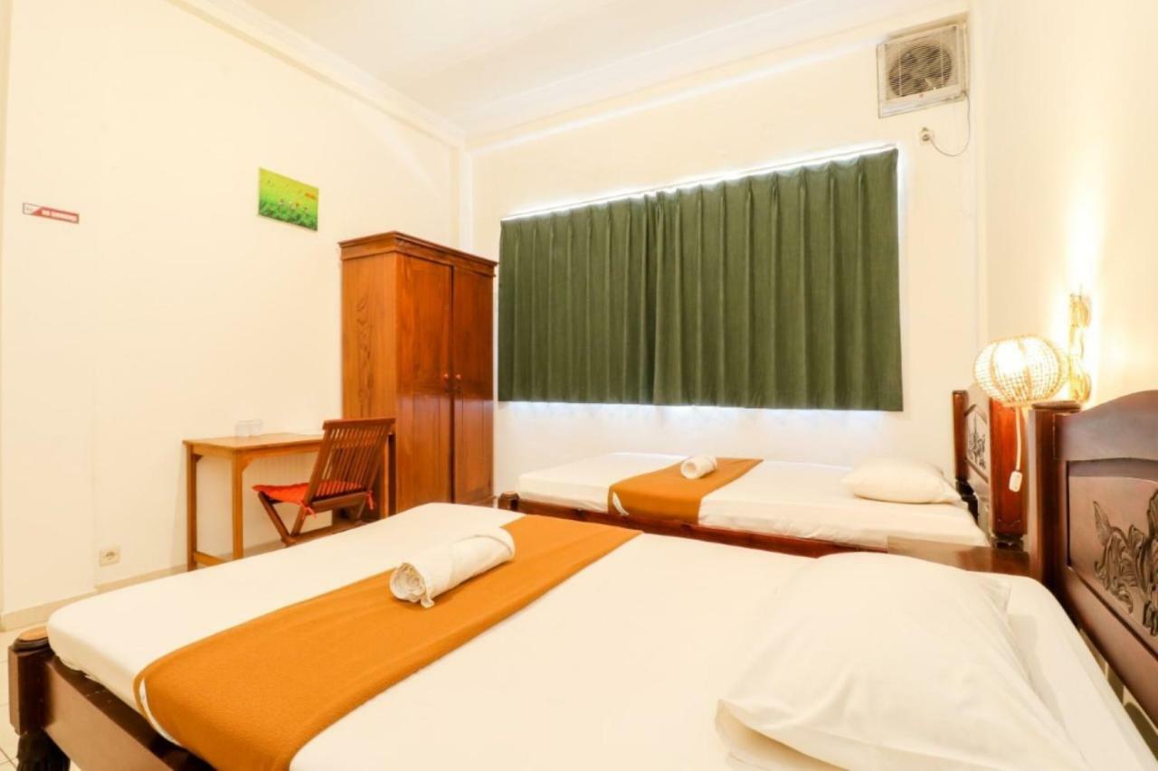 Palmyra Hostel Malang Zewnętrze zdjęcie