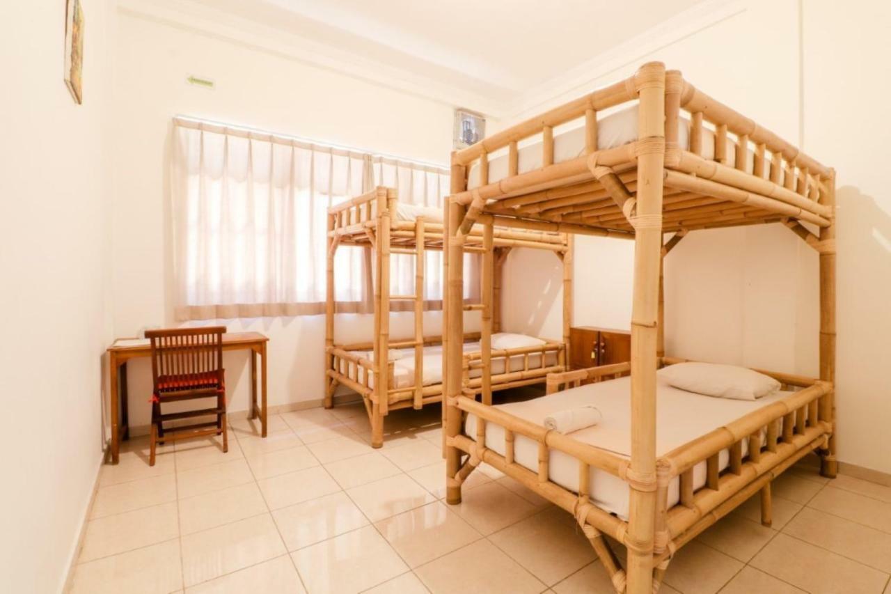 Palmyra Hostel Malang Zewnętrze zdjęcie