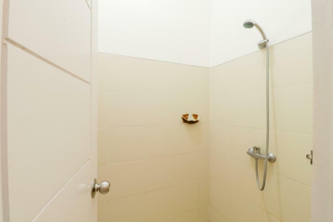 Palmyra Hostel Malang Zewnętrze zdjęcie