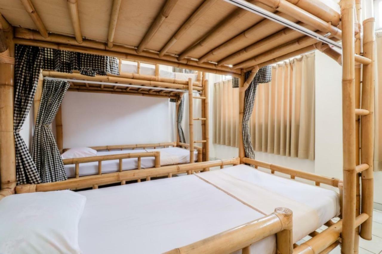 Palmyra Hostel Malang Zewnętrze zdjęcie