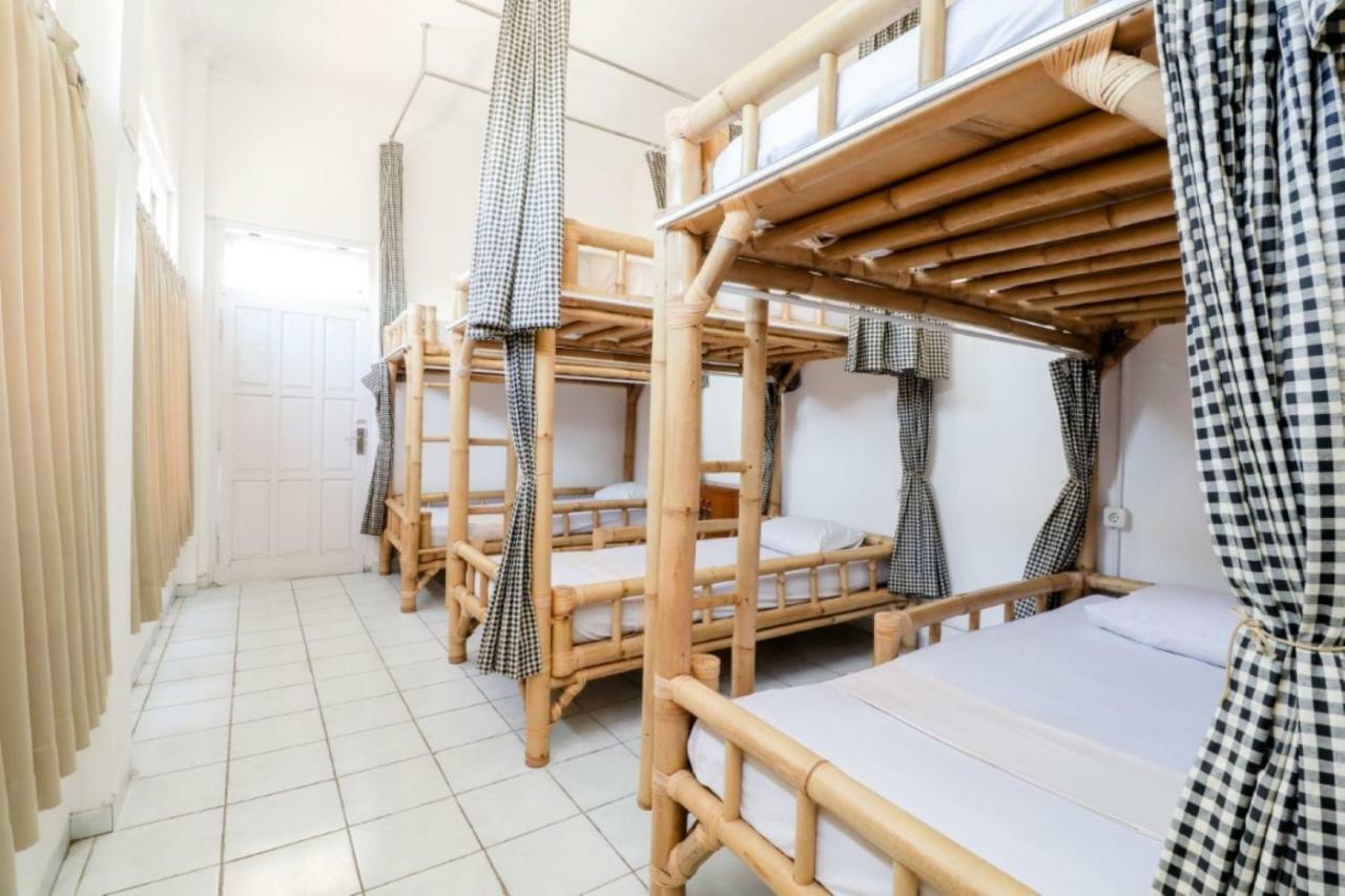 Palmyra Hostel Malang Zewnętrze zdjęcie