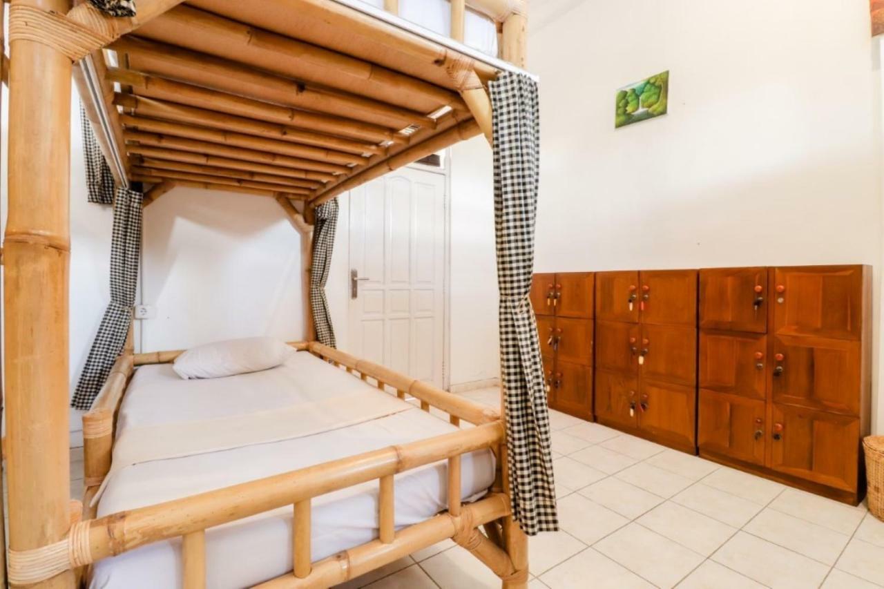 Palmyra Hostel Malang Zewnętrze zdjęcie