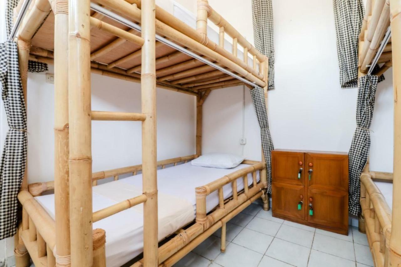 Palmyra Hostel Malang Zewnętrze zdjęcie